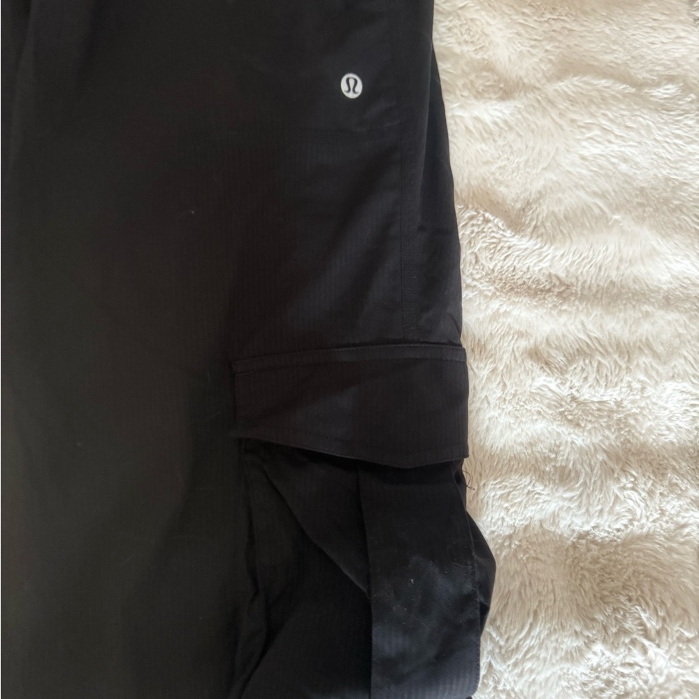Lululemon men’s Black Cargo Pants - Picture 3 of 4
